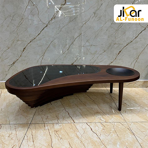 طاولة وسطية كبيرة